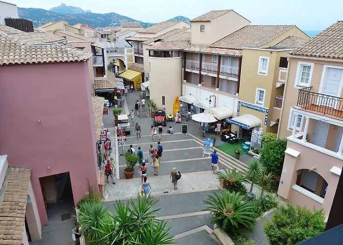 Poisson Bleu In Toller Mit Pools, Animation, Sportmoeglichkeiten By Riviera Homelife